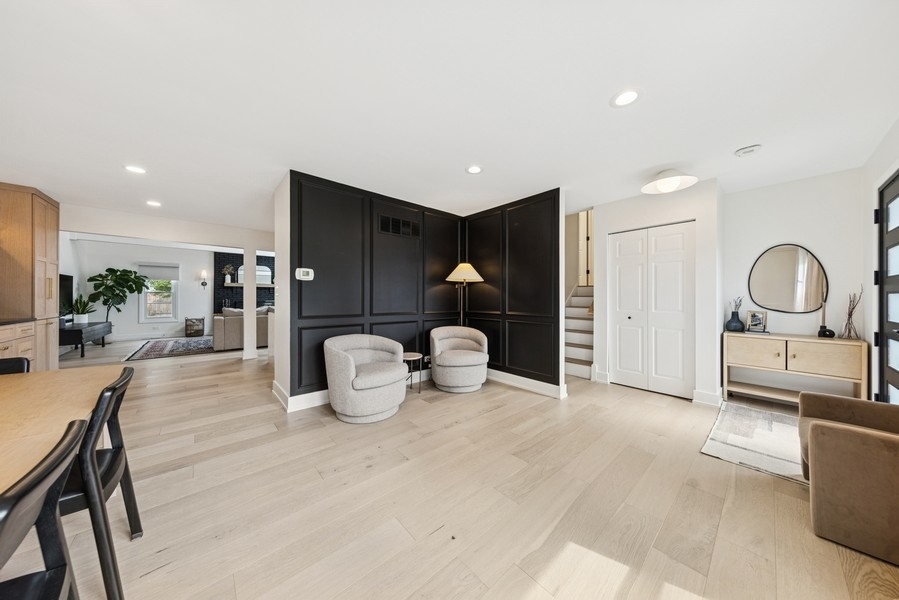 4031 Roslyn Road Downers Grove, IL 60515 - Photo 5 of 31