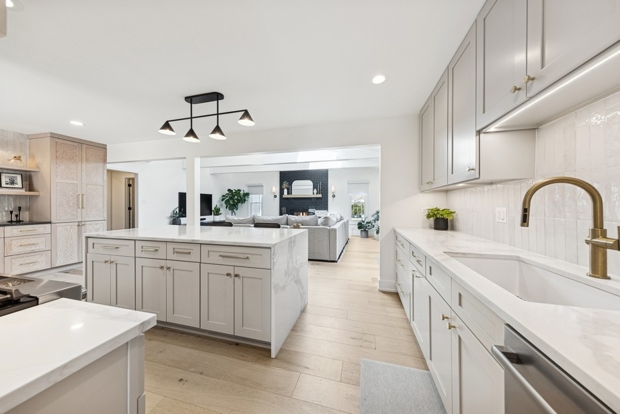 4031 Roslyn Road Downers Grove, IL 60515 - Photo 10 of 31