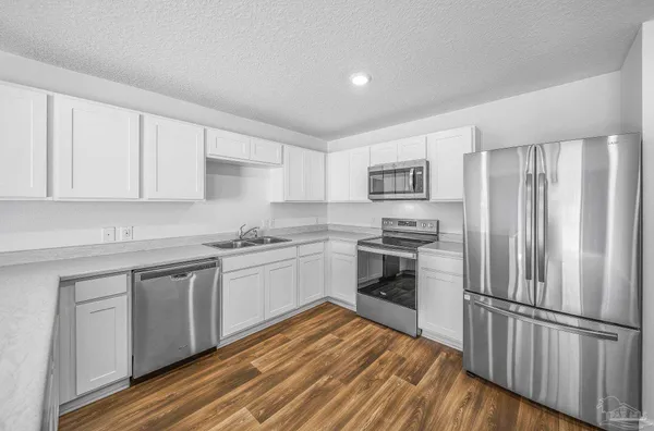 $2,200 | 8739 Schooner Lane, Pensacola, FL 32507