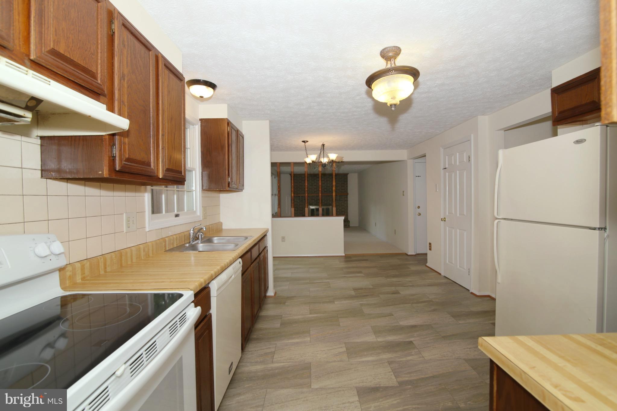 8452 Rushing Creek Court Springfield, VA 22153 - Photo 10 of 30 Kitchen