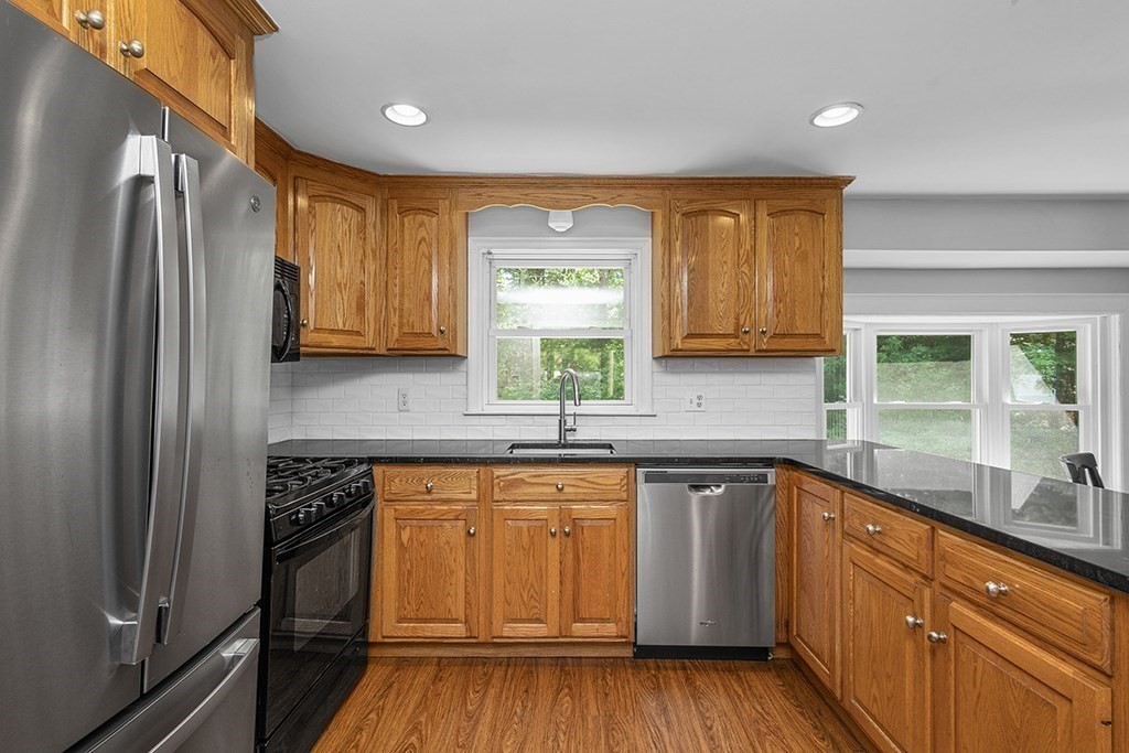 4 Cross Street Foxboro, MA 02035 - Photo 4 of 31