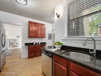 $385,000 | 1310 West Montrose Avenue, Unit 3, Chicago, IL 60613