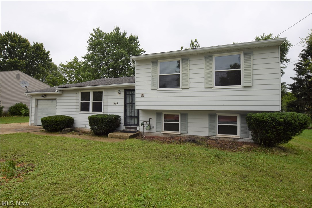 1555 Sunnyacres Road Akron, OH 44321 - Photo 1 of 21
