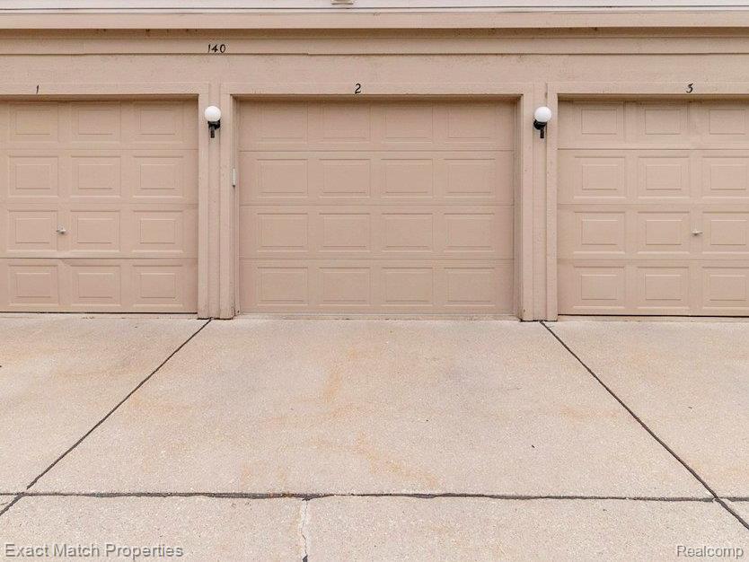 140 Pine Tree Ridge, Unit 2 Waterford, MI 48327 - Photo 6 of 46 Gallery Image 6