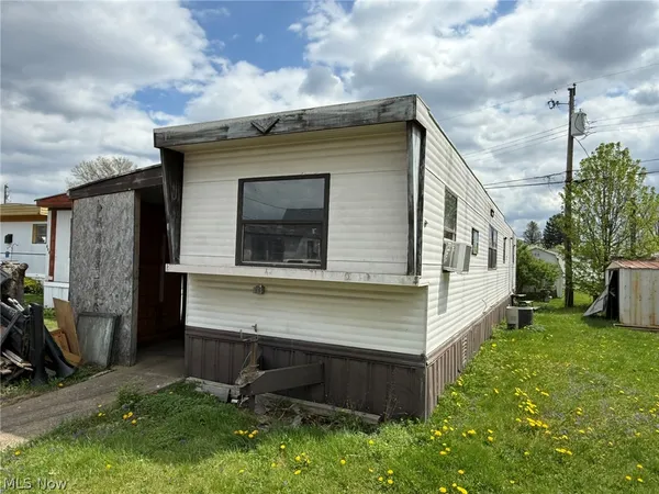 $7,900 | 610 Karen Avenue Northwest, New Philadelphia, OH 44663