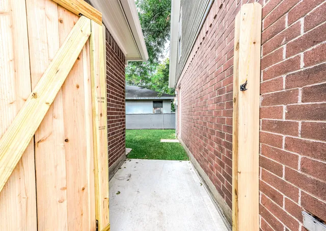 $2,700 | 2245 North Austin Avenue, Pearland, TX 77581