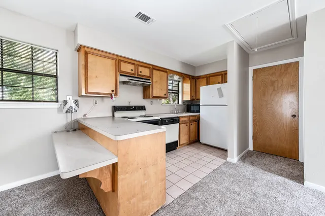 $2,700 | 2245 North Austin Avenue, Pearland, TX 77581