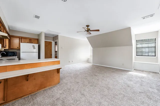 $2,700 | 2245 North Austin Avenue, Pearland, TX 77581