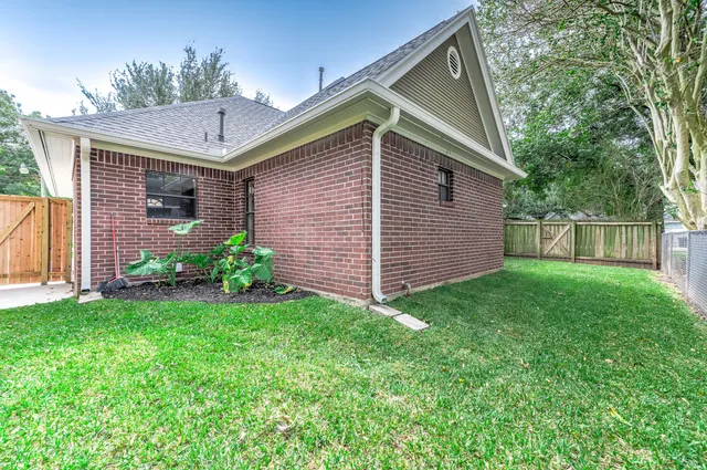 $2,700 | 2245 North Austin Avenue, Pearland, TX 77581