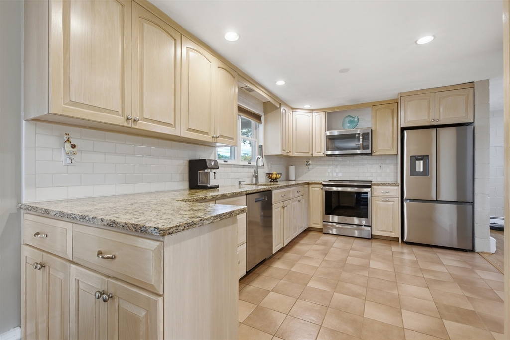 13 Louis Road Framingham, MA 01702 - Photo 8 of 31