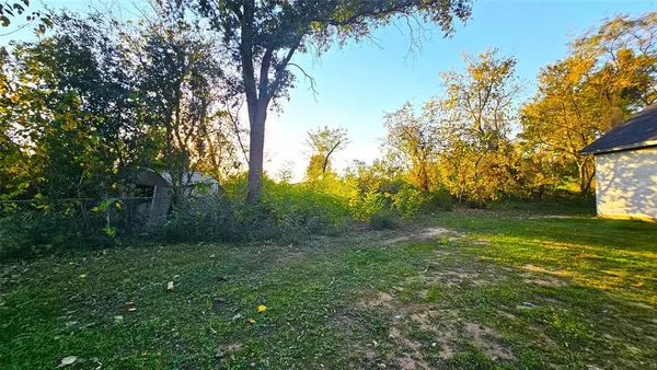 $2,500 | 1700 Kendolph Drive, Denton, TX 76205