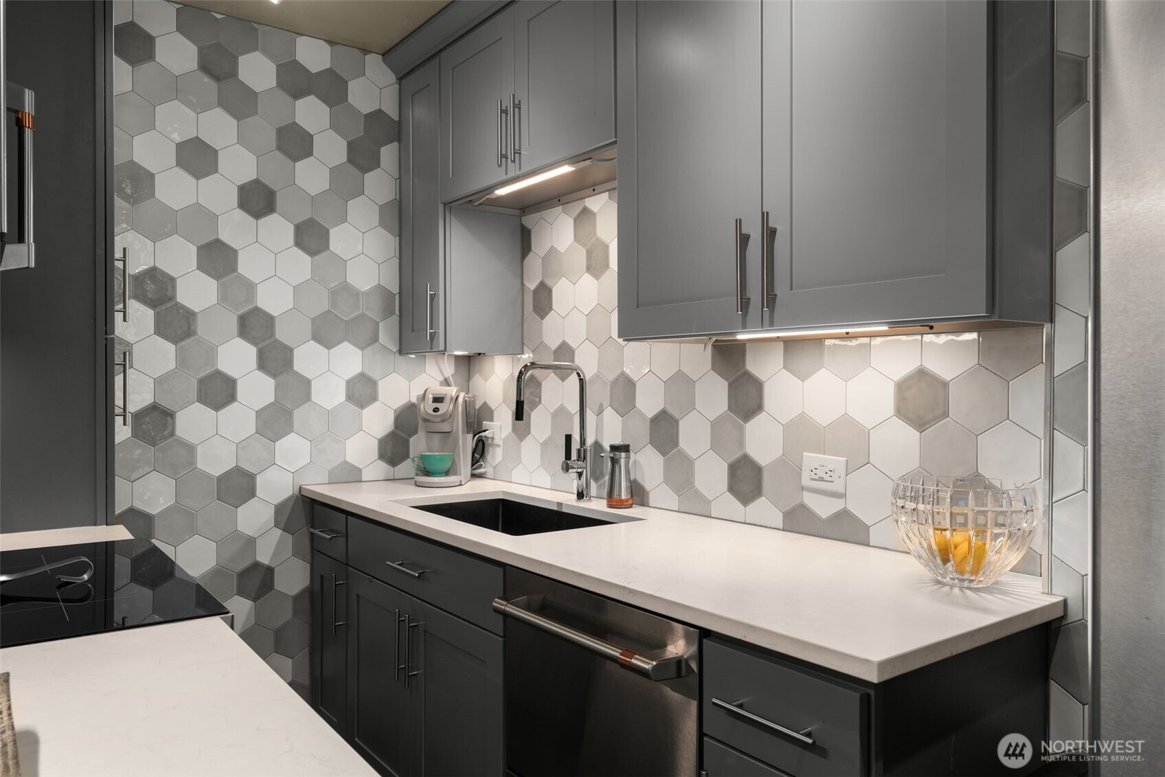 1105 Spring Street, Unit 211 Seattle, WA 98104 - Photo 9 of 28