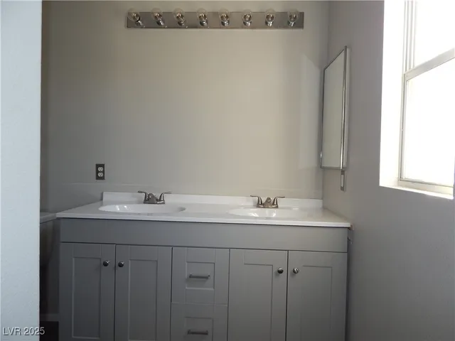 $2,300 | 1032 Sweeping Ivy Court, Las Vegas, NV 89183