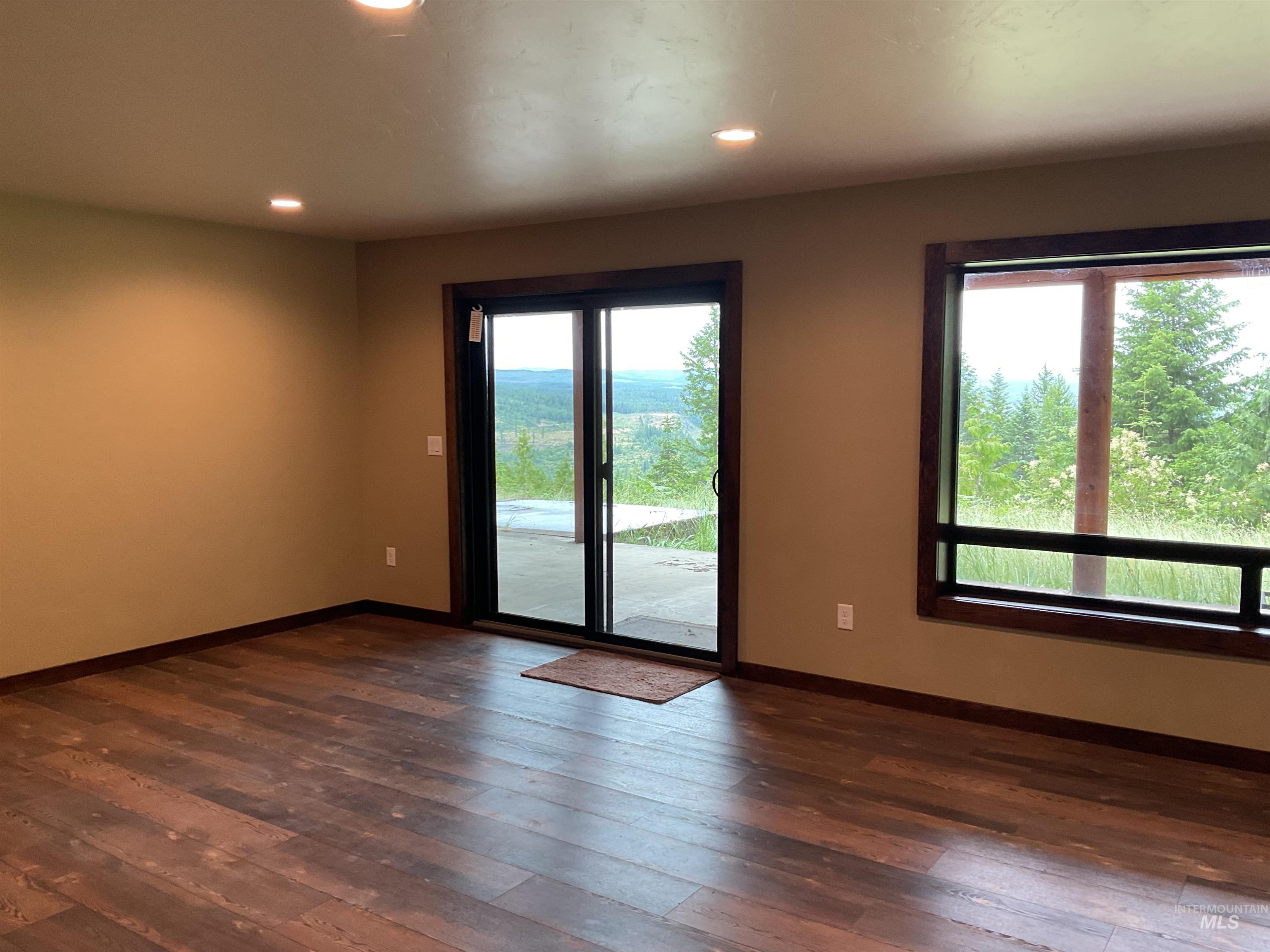 6125 Freeman Creek Road Lenore, ID 83541 - Photo 31 of 44 Spacious room featuring wood-finish flooring, recessed lighting, and ample natural light through large windows and a sliding glass door