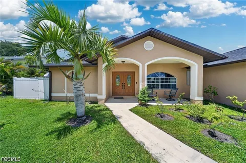 $365,000 | 622 Southeast 10th Avenue, Cape Coral, FL 33990