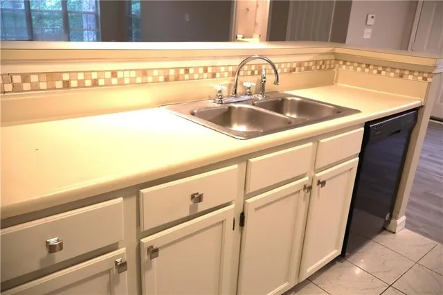 a close view of sink and tap