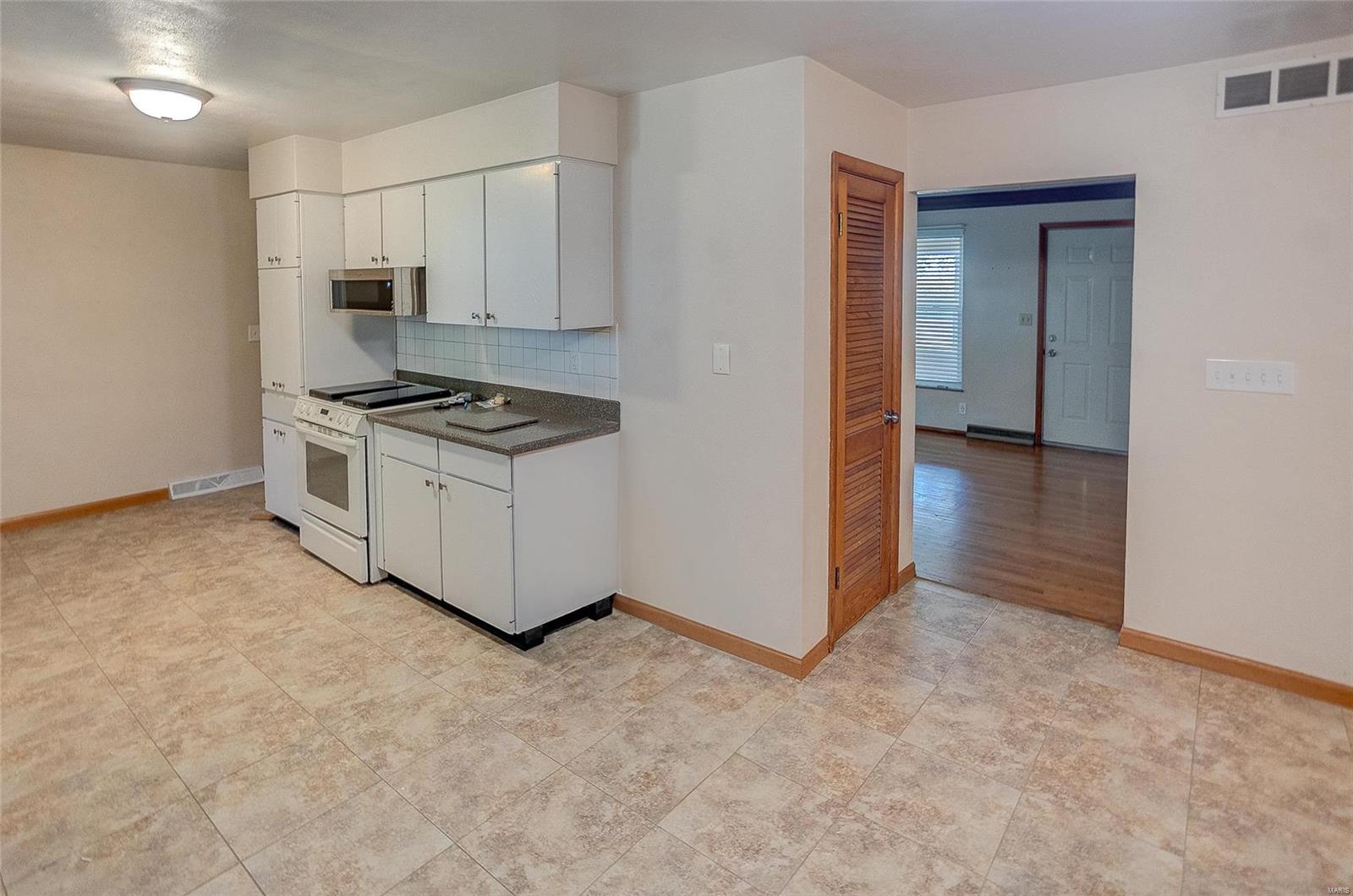 857 Schlueter Germaine Road Belleville, IL 62220 - Photo 7 of 37 Gallery Image 7