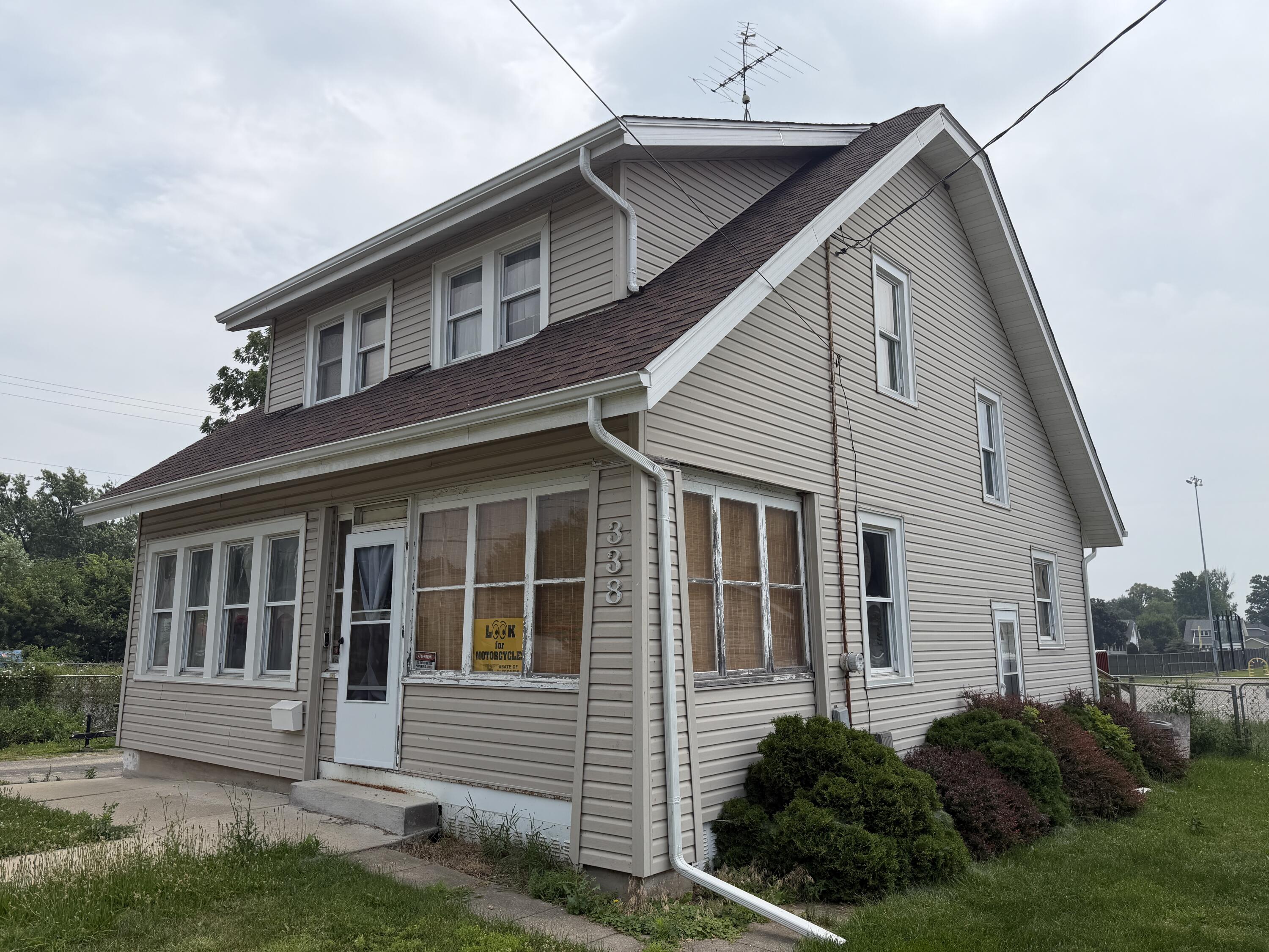 338 East Racine Street Jefferson, WI 53549 - Photo 4 of 149 IMG_6131