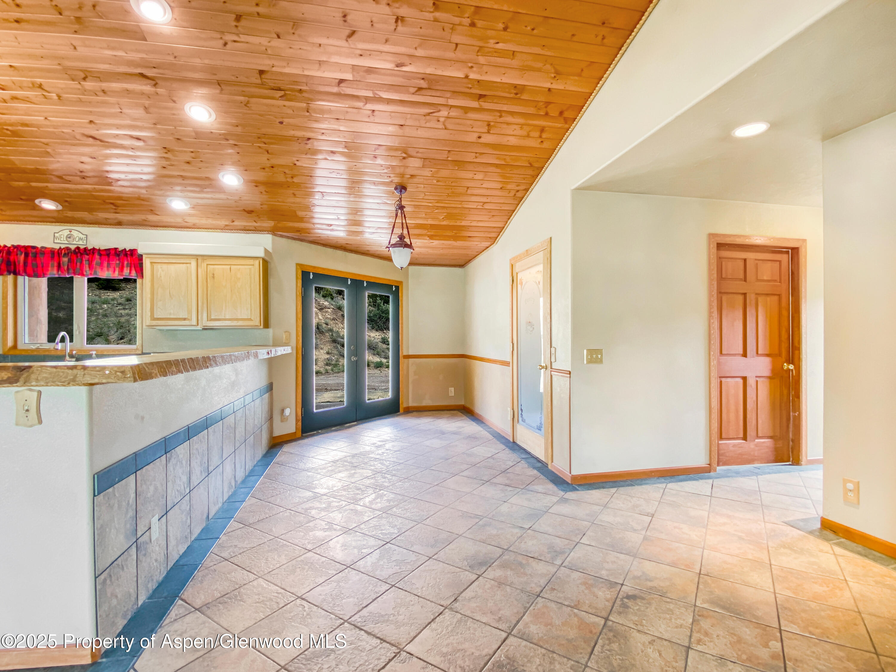 65701 Highway 64 Meeker, CO 81641 - Photo 7 of 36 Kitchen Bar Top Seating