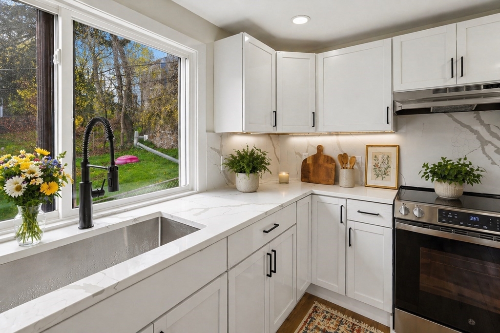 25 Johnson Street Worcester, MA 01604 - Photo 2 of 13