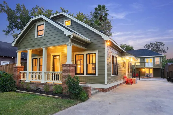 $3,000 | 734 East 12th 1/2 Street, Unit A, Houston, TX 77008
