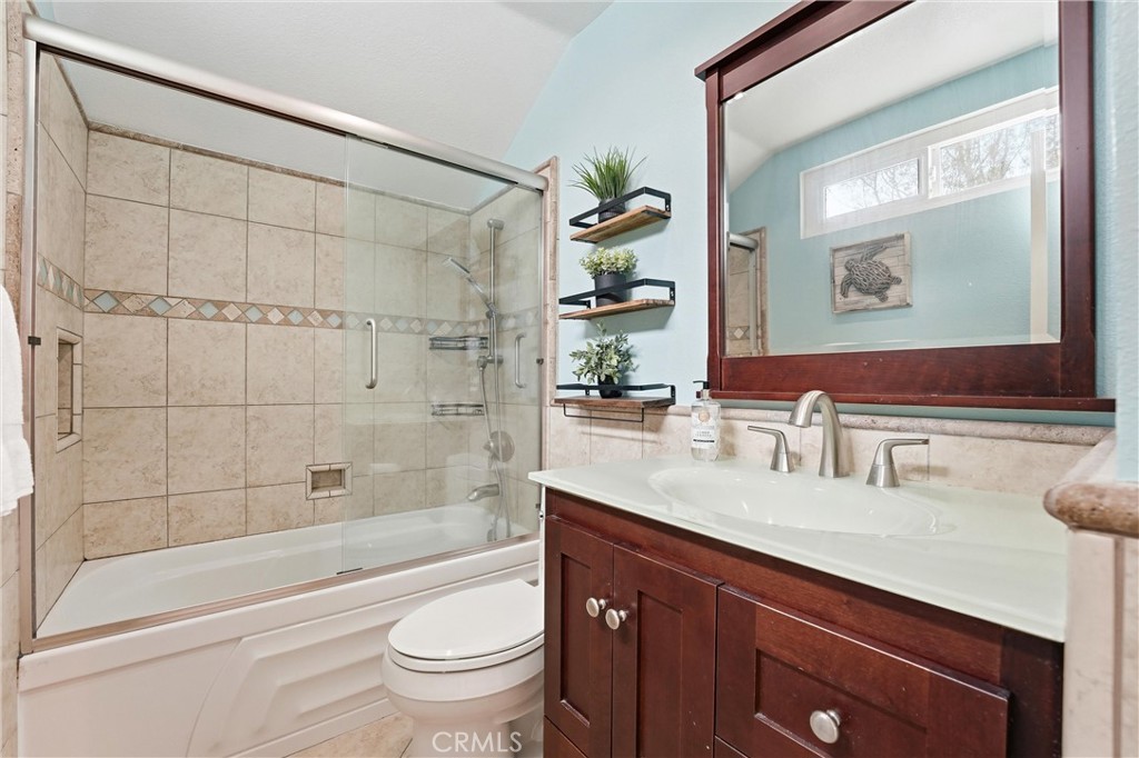 11 Shadowleaf Irvine, CA 92614 - Photo 12 of 23 The secondary bath with tub and shower combo