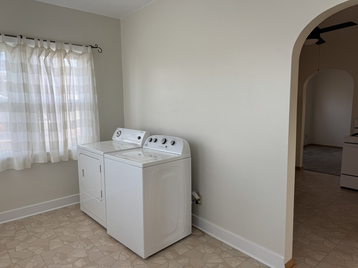 102 West 3rd Street Oglesby, IL 61348 - Photo 12 of 12 a utility room with dryer and washer