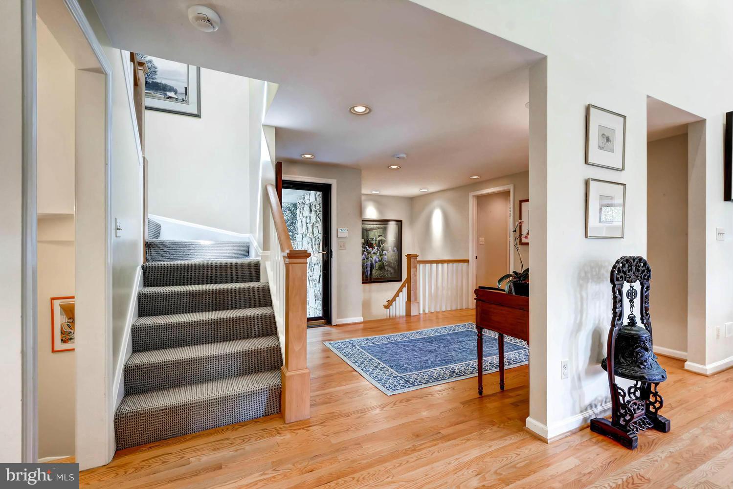 13813 Cuba Road Cockeysville, MD 21030 - Photo 4 of 29 Foyer