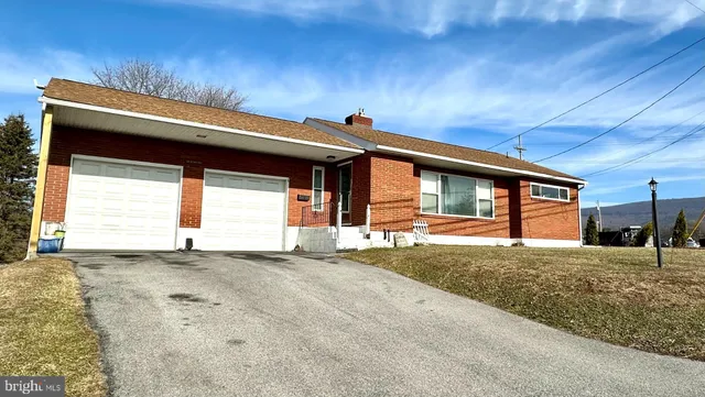 $239,900 | 909 East Main Street, Roaring Spring, PA 16673