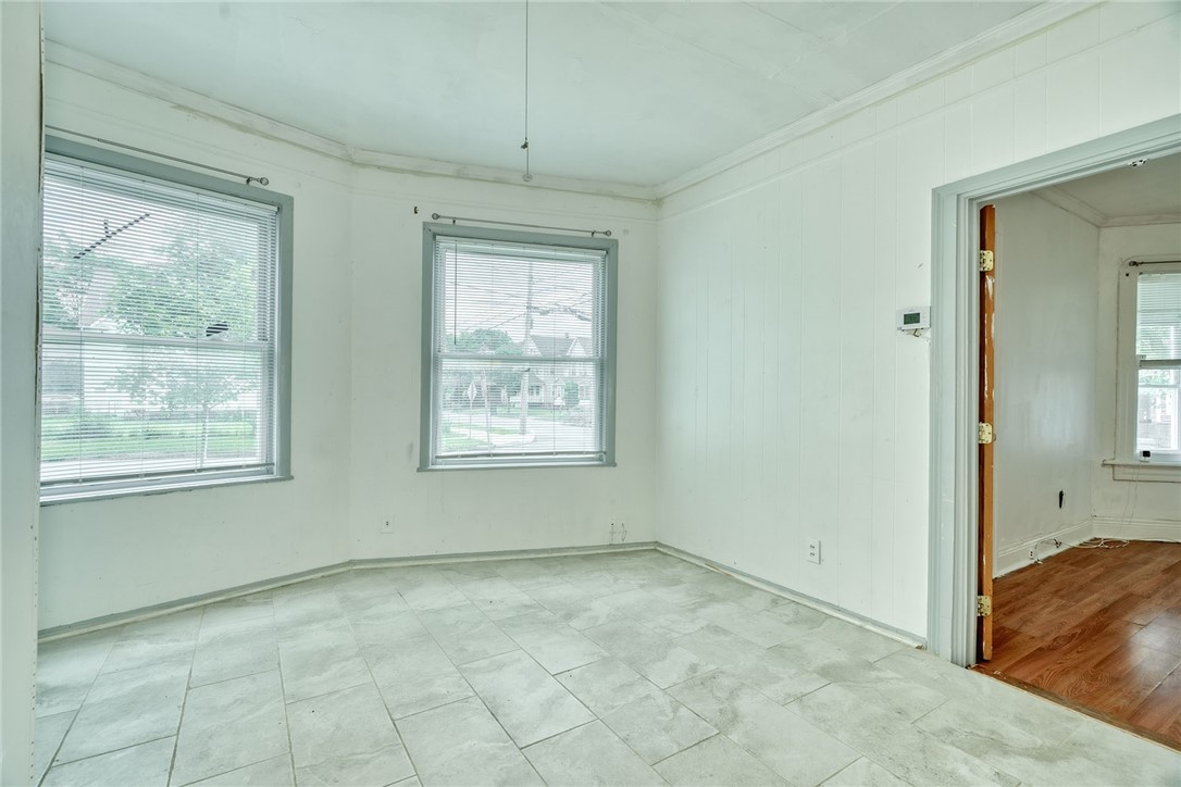 498 Emerson Street Rochester, NY 14613 - Photo 6 of 39