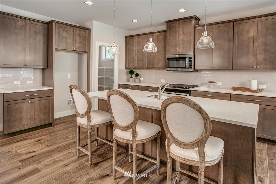 930 Chelan Avenue Northeast Renton, WA 98059 - Photo 5 of 24