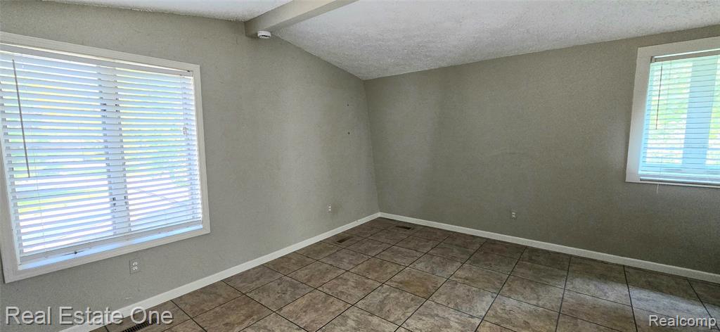 3825 Thomas Road Oxford, MI 48371 - Photo 35 of 40 Gallery Image 35