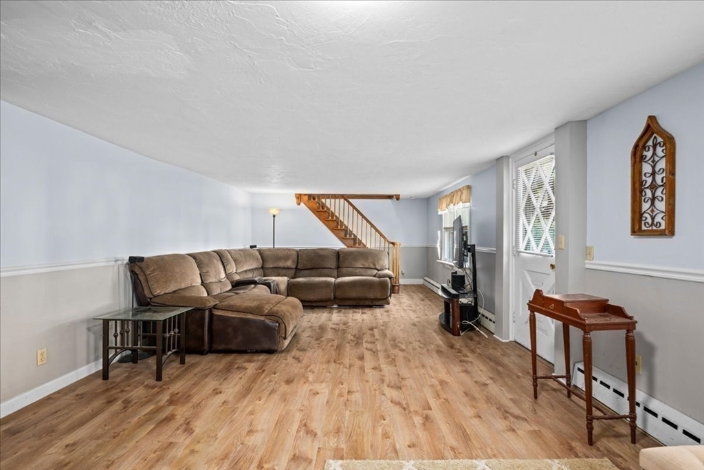 14 Elizabeth Street Dudley, MA 01571 - Photo 15 of 37