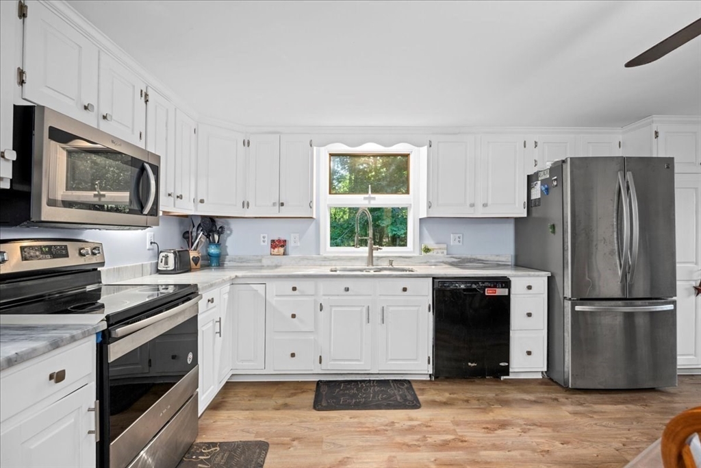 14 Elizabeth Street Dudley, MA 01571 - Photo 10 of 37