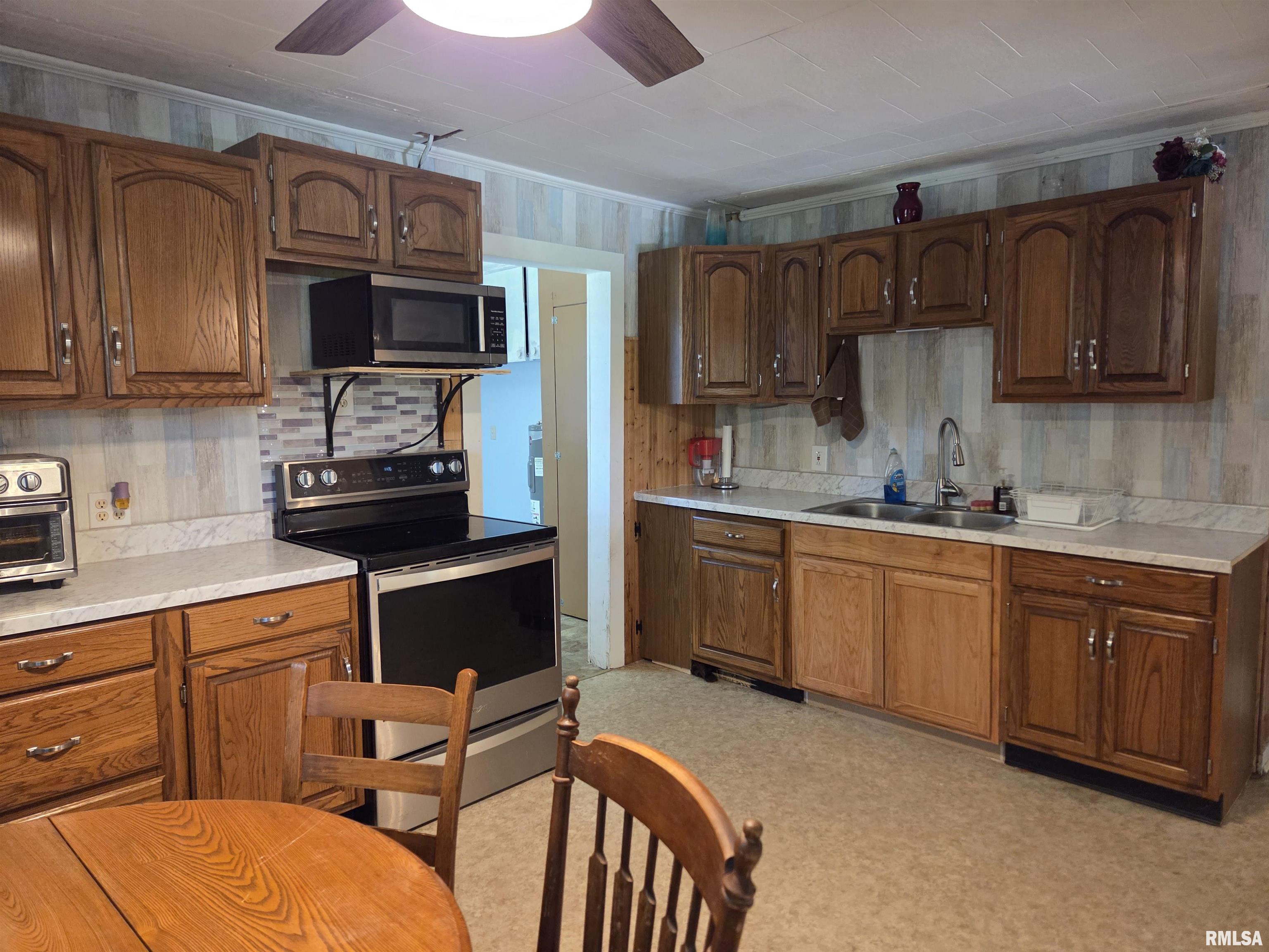 308 South Bonham Street Macomb, IL 61455 - Photo 12 of 24