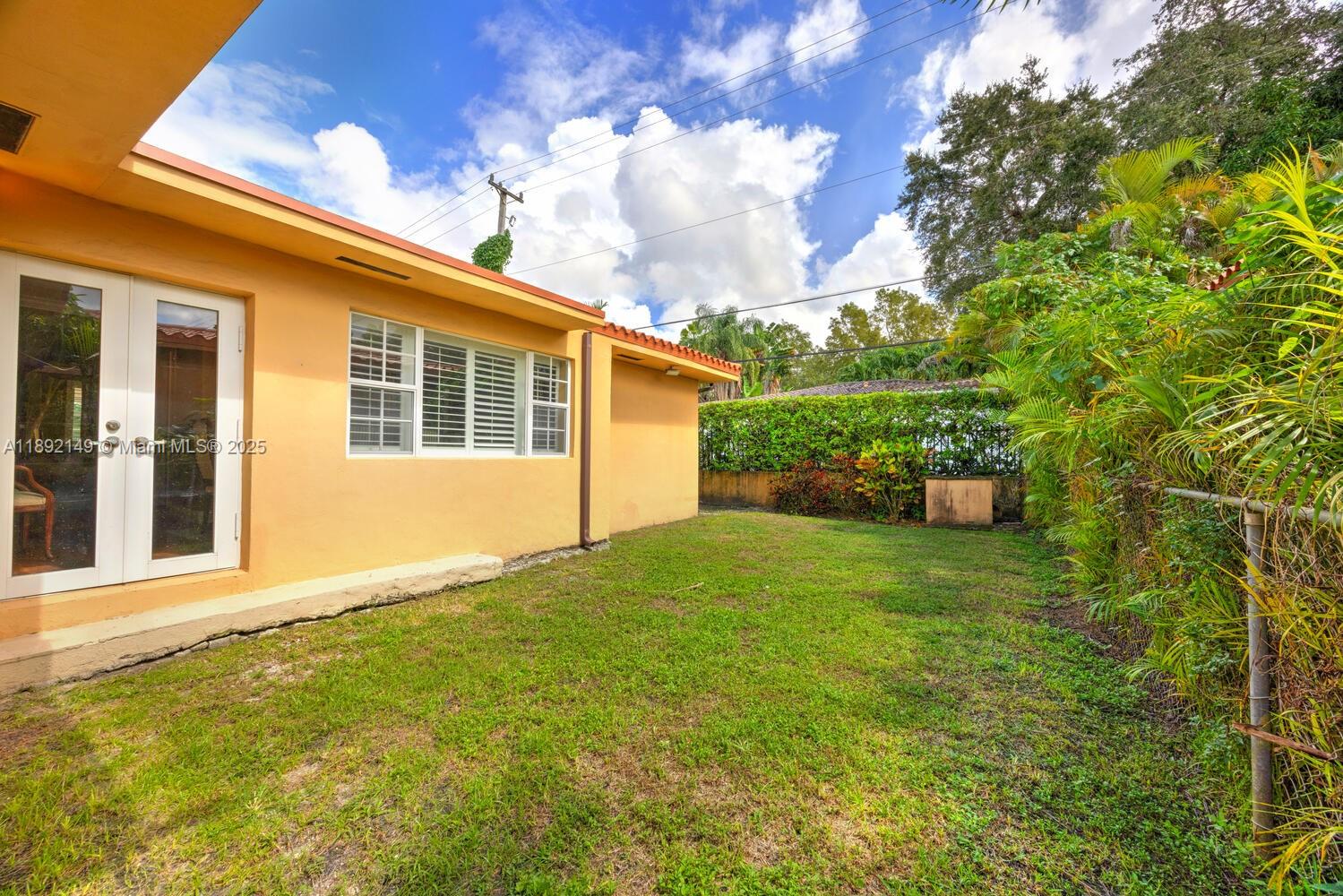 825 El Rado Street Coral Gables, FL 33134 - Photo 35 of 40 a backyard of a house with lots of green space