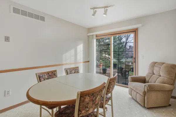 $289,900 | 37692 North Laurel Park Drive, Livonia, MI 48152