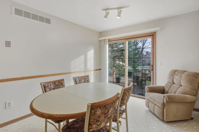 $314,900 | 37692 North Laurel Park Drive, Livonia, MI 48152