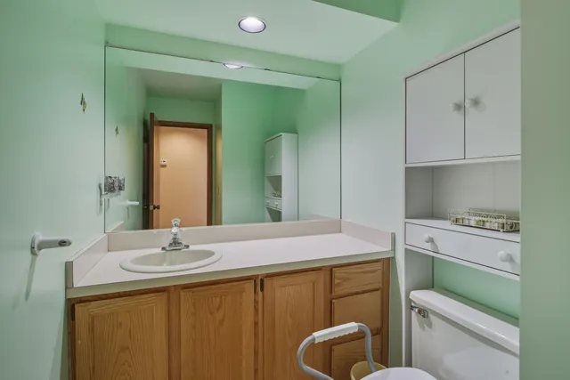 $304,900 | 37692 North Laurel Park Drive, Livonia, MI 48152