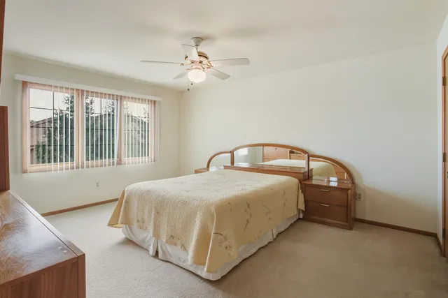 $304,900 | 37692 North Laurel Park Drive, Livonia, MI 48152