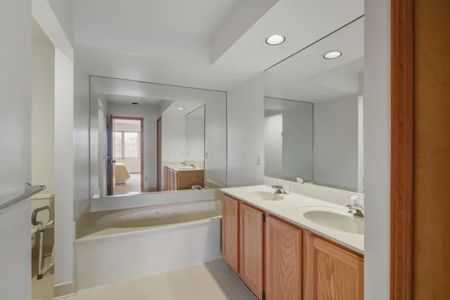 $304,900 | 37692 North Laurel Park Drive, Livonia, MI 48152