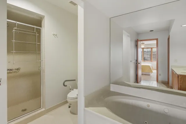 $304,900 | 37692 North Laurel Park Drive, Livonia, MI 48152