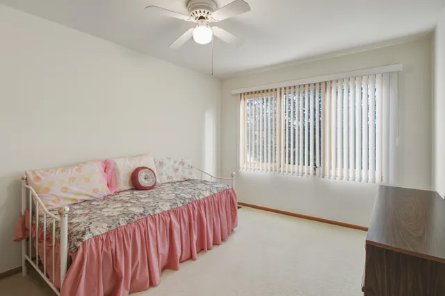 $304,900 | 37692 North Laurel Park Drive, Livonia, MI 48152