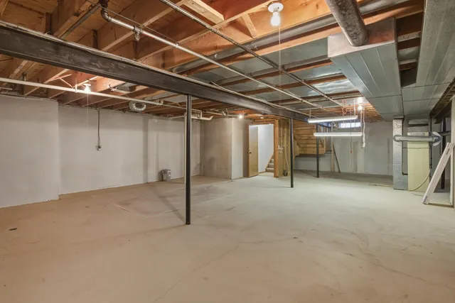 $304,900 | 37692 North Laurel Park Drive, Livonia, MI 48152