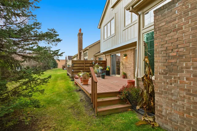 $304,900 | 37692 North Laurel Park Drive, Livonia, MI 48152