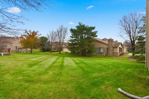 $289,900 | 37692 North Laurel Park Drive, Livonia, MI 48152