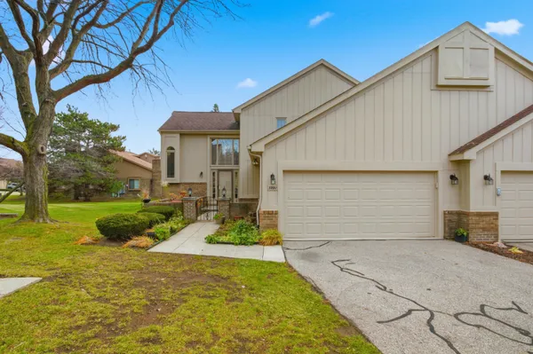 $289,900 | 37692 North Laurel Park Drive, Livonia, MI 48152