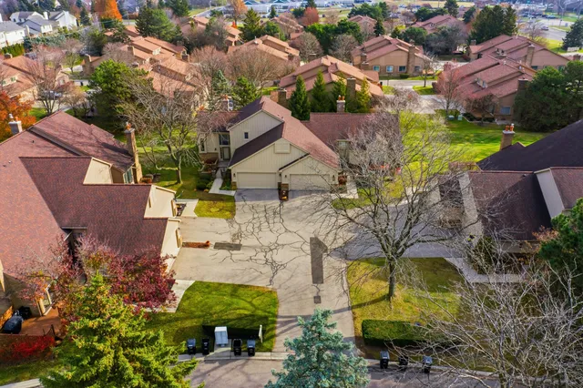 $314,900 | 37692 North Laurel Park Drive, Livonia, MI 48152