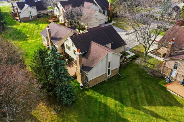 $304,900 | 37692 North Laurel Park Drive, Livonia, MI 48152