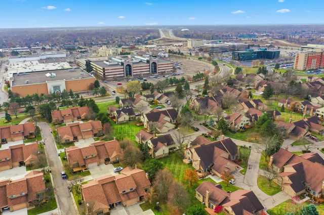 $304,900 | 37692 North Laurel Park Drive, Livonia, MI 48152